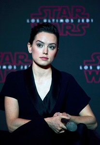 daisy-ridley-01.jpg