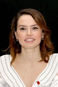 daisy-ridley-murder-on-the-orient-express-press-conference-in-london-10.jpg