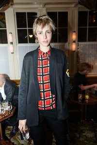 edie_alexander_mcqueen_14oct14_marieclaire.thumb.jpg.d03246b9b58aa792f1dbb5781e42605e.jpg