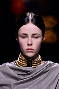 edie_balmain_aw14_livingly.thumb.JPG.653d3aad4270a7b3fefcf51e5c378ebd.JPG