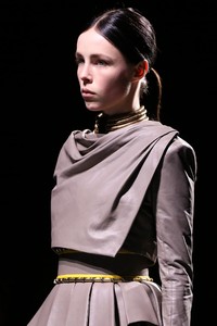 edie_balmain_aw14_vogue_2.thumb.JPG.203a55bd66485b4040a9c69d5be95e8c.JPG