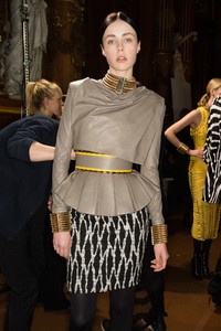 edie_balmain_aw14_vogue_2.thumb.JPG.85bb4ef597fcd726f95fb3bd83e13aa5.JPG