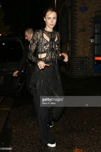 edie_britishvogue_7nov17_gettyimages_2.thumb.jpg.82ee434bf67aa31046808e2e027ab21c.jpg