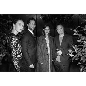 edie_britishvogue_dec17_jamesdkelly.thumb.jpeg.a22cbd5c7d36abc256bf96e873ec142f.jpeg