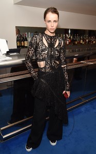 edie_britishvogue_dec17_telegraph.thumb.jpg.4b9796d371458c50c7064d7675b7c0bc.jpg
