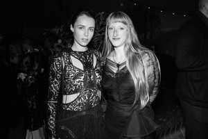 edie_britishvogue_dec17_vogue_1280_3.thumb.jpeg.29ae76d97c466537777cf6946206c797.jpeg