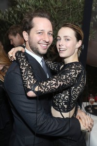 edie_britishvogue_dec17_vogue_1280_4.thumb.jpeg.6544418bffcfe69a2311e52556a73ea6.jpeg