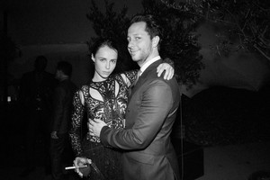 edie_britishvogue_dec17_vogue_1280_6.thumb.jpeg.250127c82697fcc3e84f3394f45c3b98.jpeg