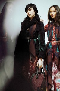 edie_burberry_aw14_dazed.thumb.jpg.f38dcba70c28903a9562304e3f82d563.jpg