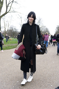 edie_burberry_aw14_isnapumagazine.thumb.jpg.52c573196291e0b3dc00683c1841ece6.jpg