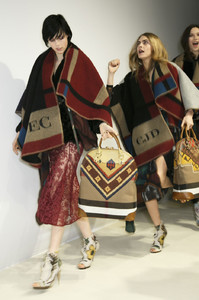 edie_burberry_aw14_livingly_2.thumb.jpg.8a65e484974038ea79a007381dbc387a.jpg