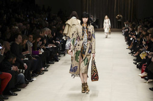 edie_burberry_aw14_nowfashion_3.JPG
