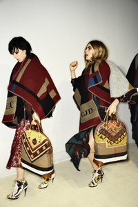edie_burberry_aw14_sonnyphotos.thumb.jpg.a1df1d23a716b5d0a9a2c39f9bf7bbc4.jpg