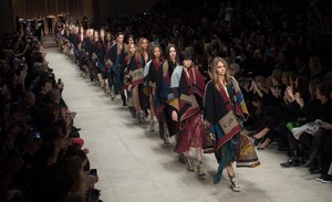 edie_burberry_aw14_womendresslos.thumb.JPG.7ee5164364fd758754b49f2a2714b0b9.JPG