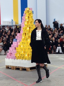 edie_chanel_aw14_timesfashion.thumb.JPG.1a75293f59ece1b67306fe3f849d4ca3.JPG
