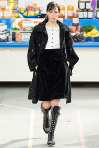 edie_chanel_aw14_vogue_1.thumb.JPG.cdb6c5c7c824d05445d3cc962930e310.JPG