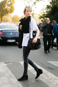 edie_chanel_ss15_modelsdot.thumb.jpg.1b4a36401b01bfa1a65d84dae45d9a08.jpg