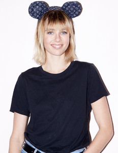 edie_childreninneed2017_harpersbazaar.thumb.jpg.0bfd73111e1e307b07937ee24e54375e.jpg