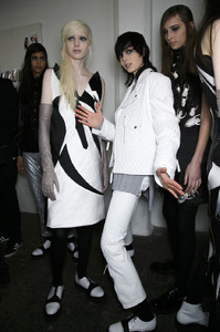 edie_giles_deacon_aw14_livingly_4.thumb.jpg.a2f758006d9e53e17d71c8062ff26f9a.jpg