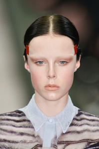 edie_givenchy_aw14_livingly.thumb.JPG.1d0feb14d1210d61a726357c9aba8ebf.JPG