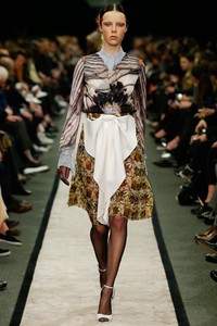 edie_givenchy_aw14_vogue_1.thumb.JPG.c57dc0e1abfeeab0bc3258d20ce4f2bd.JPG