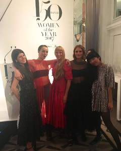edie_harpersbazaar_2nov17_daisyhoppen.thumb.jpg.f391d6610bd53453d9c79b1c694e165d.jpg