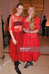 edie_harpersbazaar_2nov17_gettyimages_11.jpg