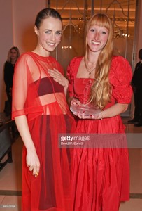 edie_harpersbazaar_2nov17_gettyimages_12.jpg