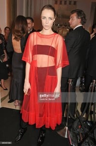 edie_harpersbazaar_2nov17_gettyimages_13.jpg