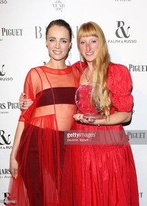 edie_harpersbazaar_2nov17_gettyimages_4.jpg