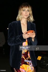 edie_houseofholland_birdinhandwine_23nov17_gettyimages_4.jpg