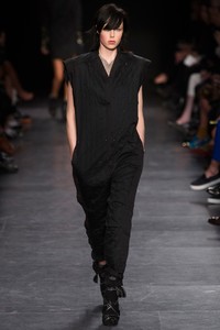 edie_isabel_marant_aw14_vogue_2.thumb.JPG.e0774cc8f37ebff33f5fc65e64fb4e12.JPG