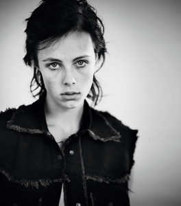 edie_love_aw13_untouched_thelovemagazine.thumb.jpg.277705e67a3d3851cdabf15fb054672c.jpg