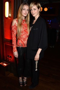 edie_love_balmain_christmas_16dec14_tatler_1.thumb.jpg.403dc2399cea69362df64e6da1bafa6b.jpg