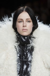 edie_sacai_aw14_madamelefigaro_1.thumb.JPG.23919cb89d0a164b33233d0e0c21fd5a.JPG