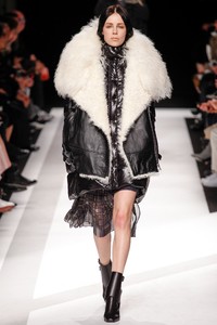 edie_sacai_aw14_vogue.thumb.JPG.9ec050b9af94631a05fad5b5cd845cba.JPG