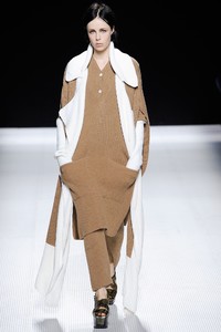 edie_sonia_rykiel_aw14_vogue_1.thumb.JPG.90e07b5ea2ac3bcc6ad0e3e374bd5167.JPG