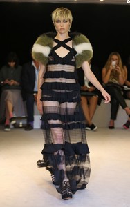 edie_sonia_rykiel_ss15_purepeople_1.thumb.jpg.859db558d0054b039d44a84c44c16ef7.jpg