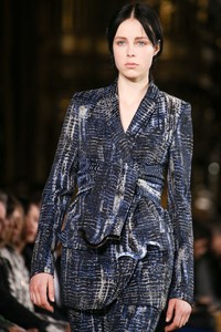 edie_stella_mccartney_aw14_vogue_4.thumb.JPG.b973c481fb47cf7f514bb9b0d2137b1f.JPG