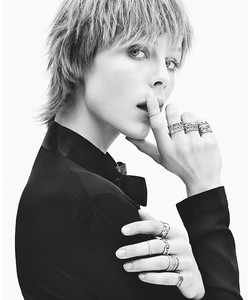 edie_tiffany_ss15_buro247_1.thumb.jpg.c22d64b457645cca48b688a5493d920b.jpg