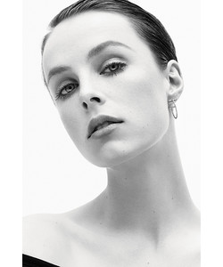 edie_tiffany_ss15_buro247_2.thumb.jpg.20891276ea0848af20a68782db1e87a2.jpg