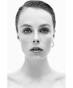 edie_tiffany_ss15_buro247_3.thumb.jpg.3a8cf13f5092b207b200117c53458197.jpg