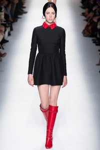 edie_valentino_aw14_vogue_1.thumb.JPG.45a237adc7aa7a79d1495439ecb8deed.JPG