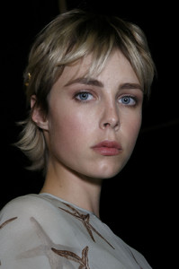 edie_valentino_ss15_livingly_1.thumb.jpg.5e24471e7767b48696b1c023c8e957d3.jpg
