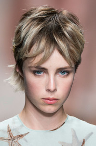 edie_valentino_ss15_livingly_2.thumb.jpg.3d55ed6cfee264b0e0506491c5c1cbdd.jpg