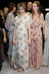 edie_valentino_ss15_livingly_3.thumb.jpg.9e5ef1cf6e7463f782cd7db265044beb.jpg