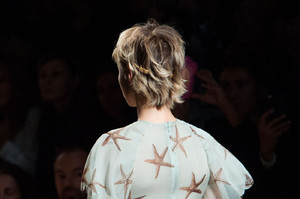 edie_valentino_ss15_livingly_3.thumb.jpg.db251f8a332e9ed1b9044ad928841eab.jpg