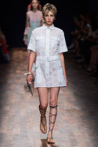 edie_valentino_ss15_nymag_1.thumb.jpg.ee0db945ef4b19d0b6a1808bb52b343d.jpg