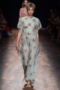 edie_valentino_ss15_nymag_2.thumb.jpg.e556d8a092613af6b5c342df8beec266.jpg