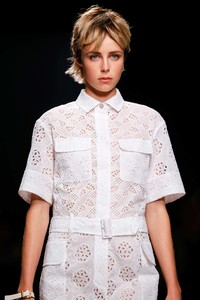 edie_valentino_ss15_vogue_3.thumb.jpg.f6206ddf1c3b8a058e77c3e7e62e76bb.jpg